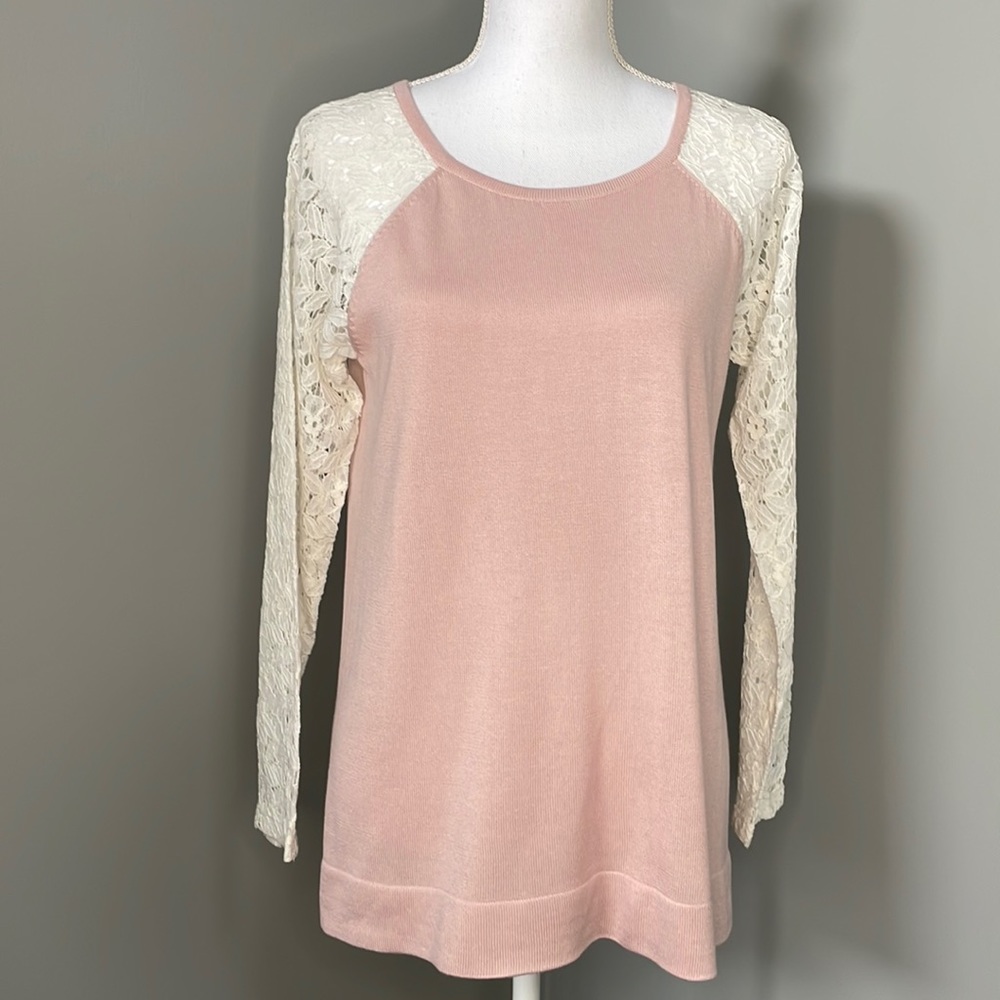NEIMAN MARCUS WOMENS PINK SWEATER WITH CREAM LACE ARMS - Picture 2 of 12